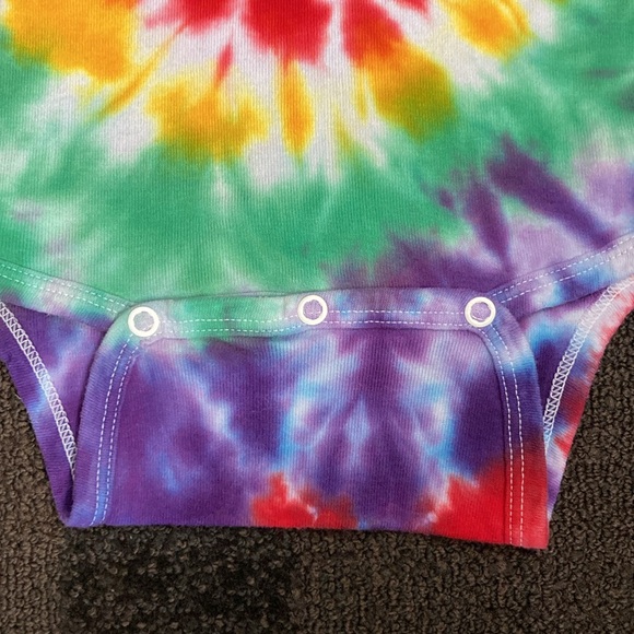VNTG Baby Tie Dye One Piece Long Sleeve Rainbow Swirl Cotton LG 26-31 lbs Unisex - Picture 3 of 7